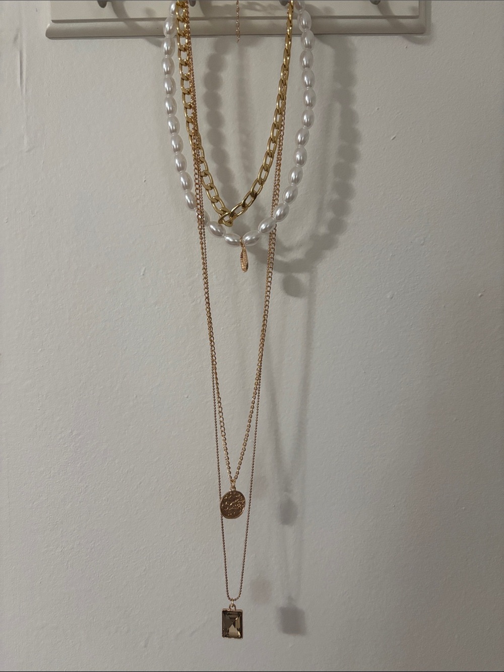 Layered Gold and Pearl Pendant Necklace Set